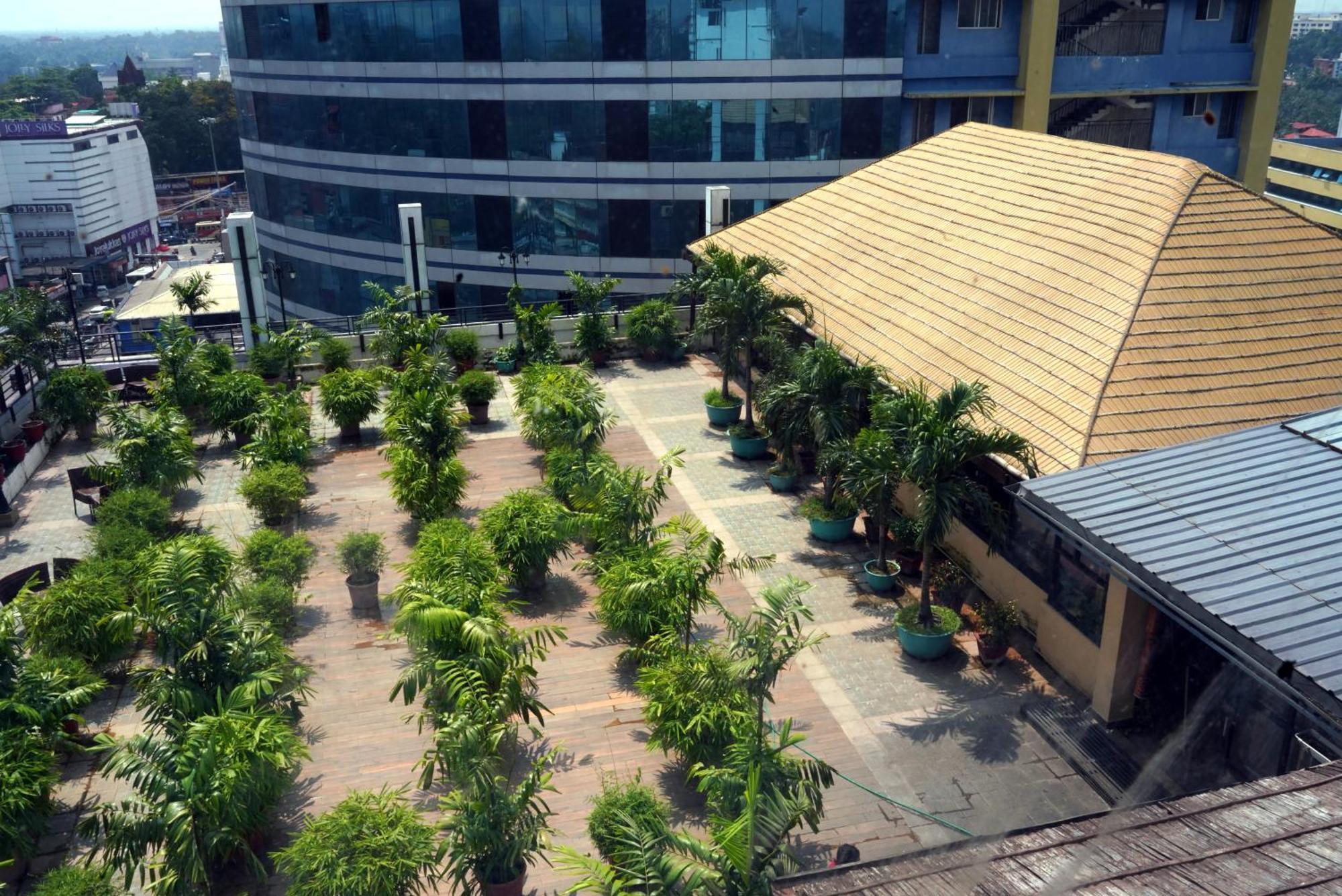 Kga Elite Continental Hotel Tiruvalla Bagian luar foto
