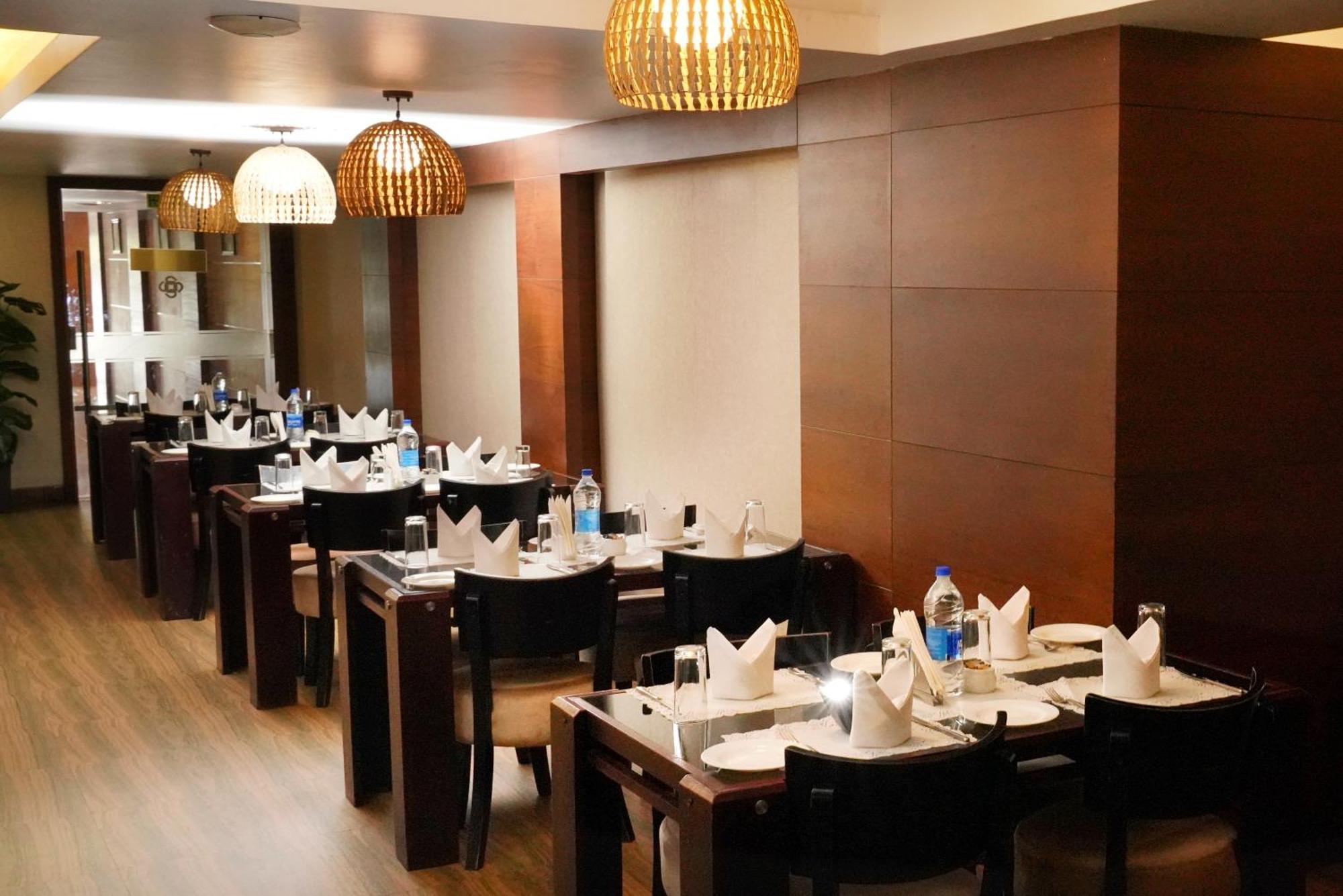 Kga Elite Continental Hotel Tiruvalla Bagian luar foto
