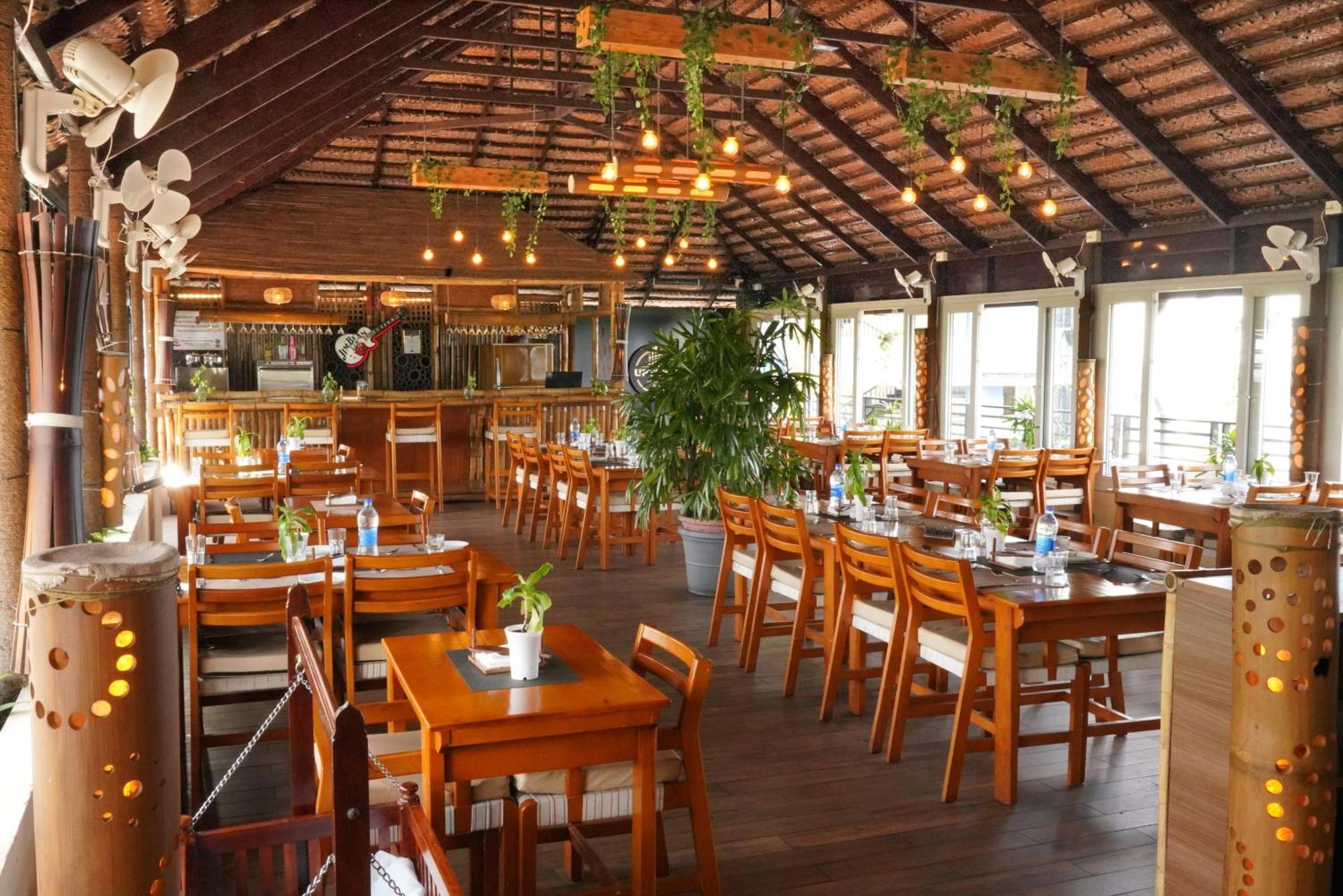 Kga Elite Continental Hotel Tiruvalla Bagian luar foto