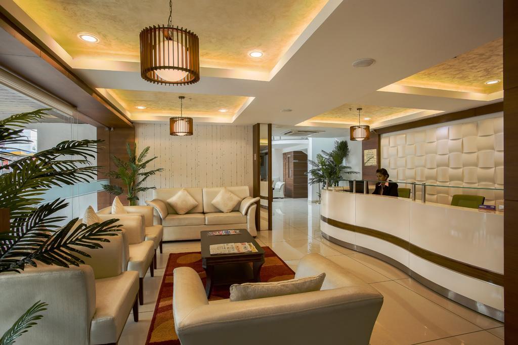 Kga Elite Continental Hotel Tiruvalla Bagian luar foto