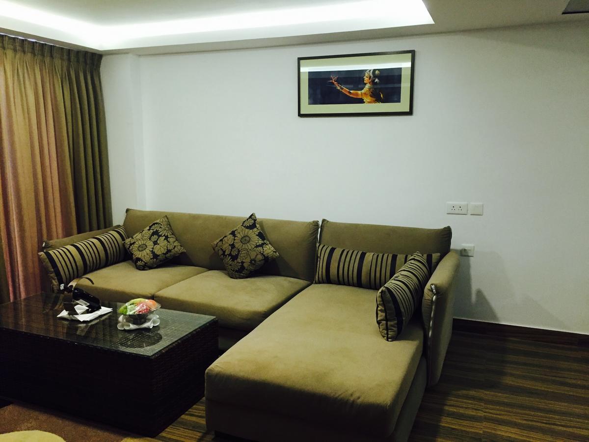 Kga Elite Continental Hotel Tiruvalla Bagian luar foto