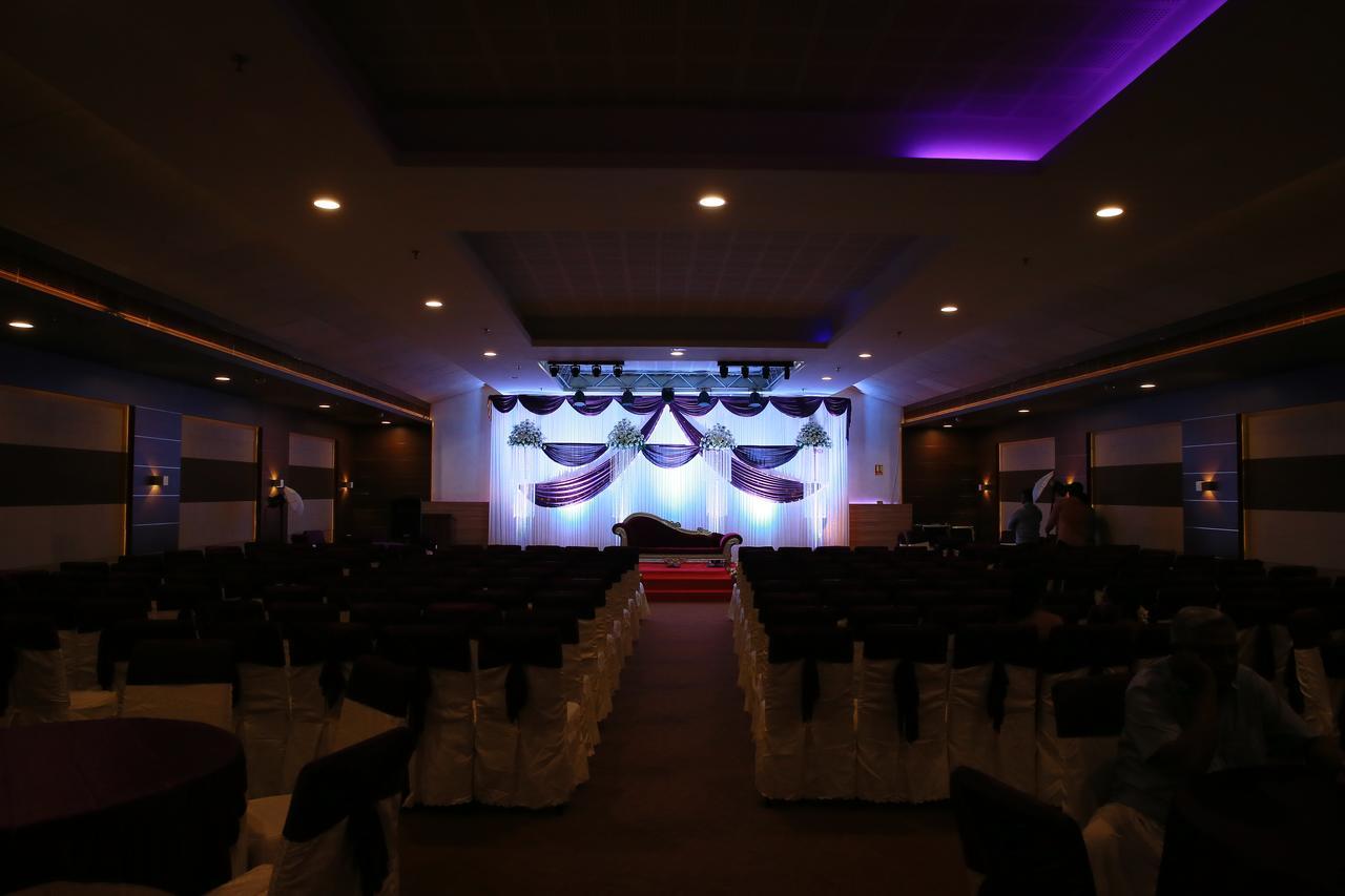 Kga Elite Continental Hotel Tiruvalla Bagian luar foto