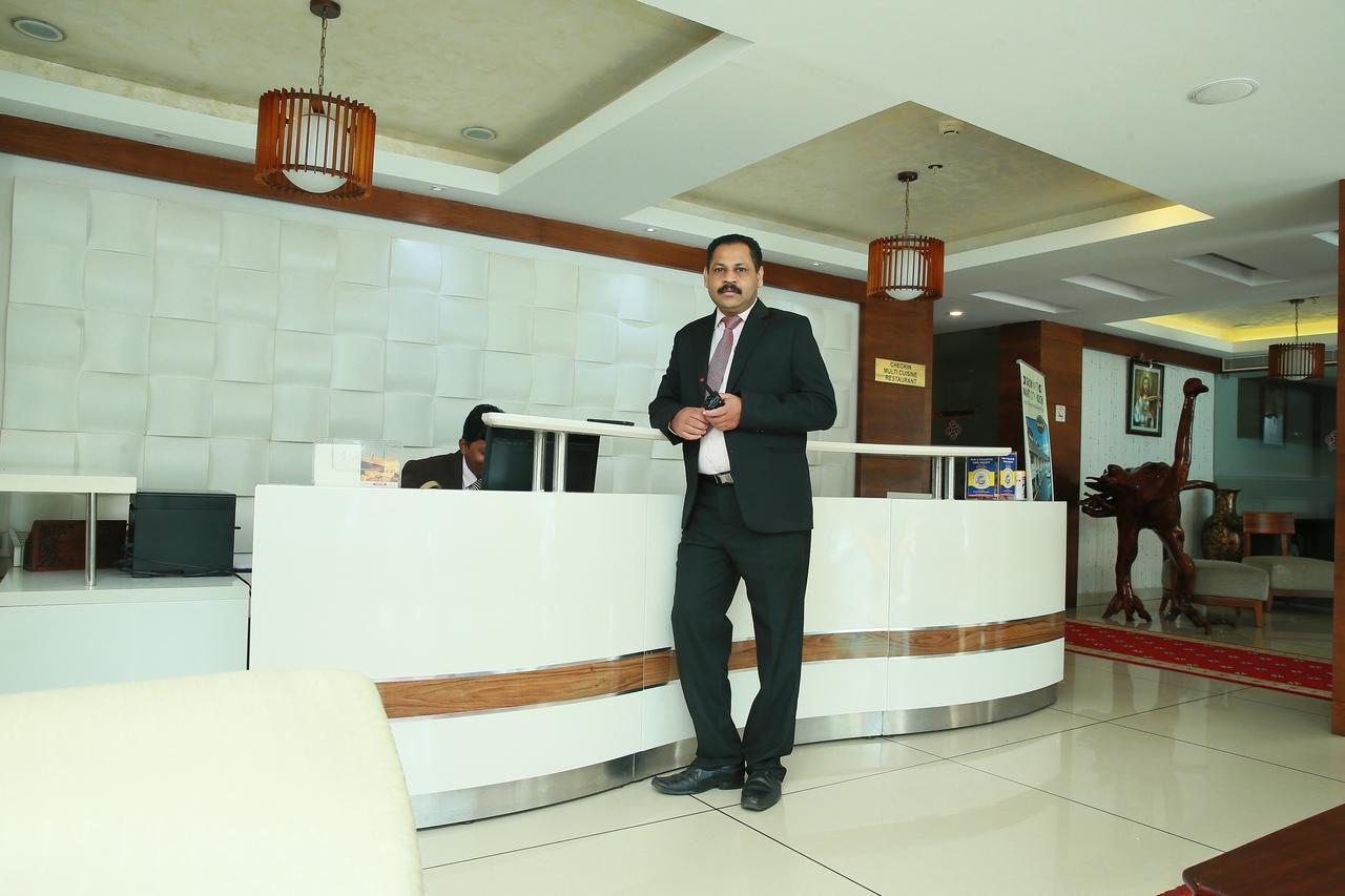 Kga Elite Continental Hotel Tiruvalla Bagian luar foto