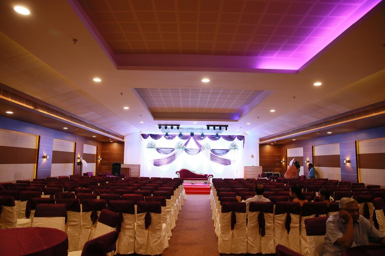 Kga Elite Continental Hotel Tiruvalla Bagian luar foto