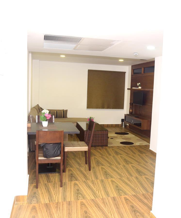 Kga Elite Continental Hotel Tiruvalla Bagian luar foto