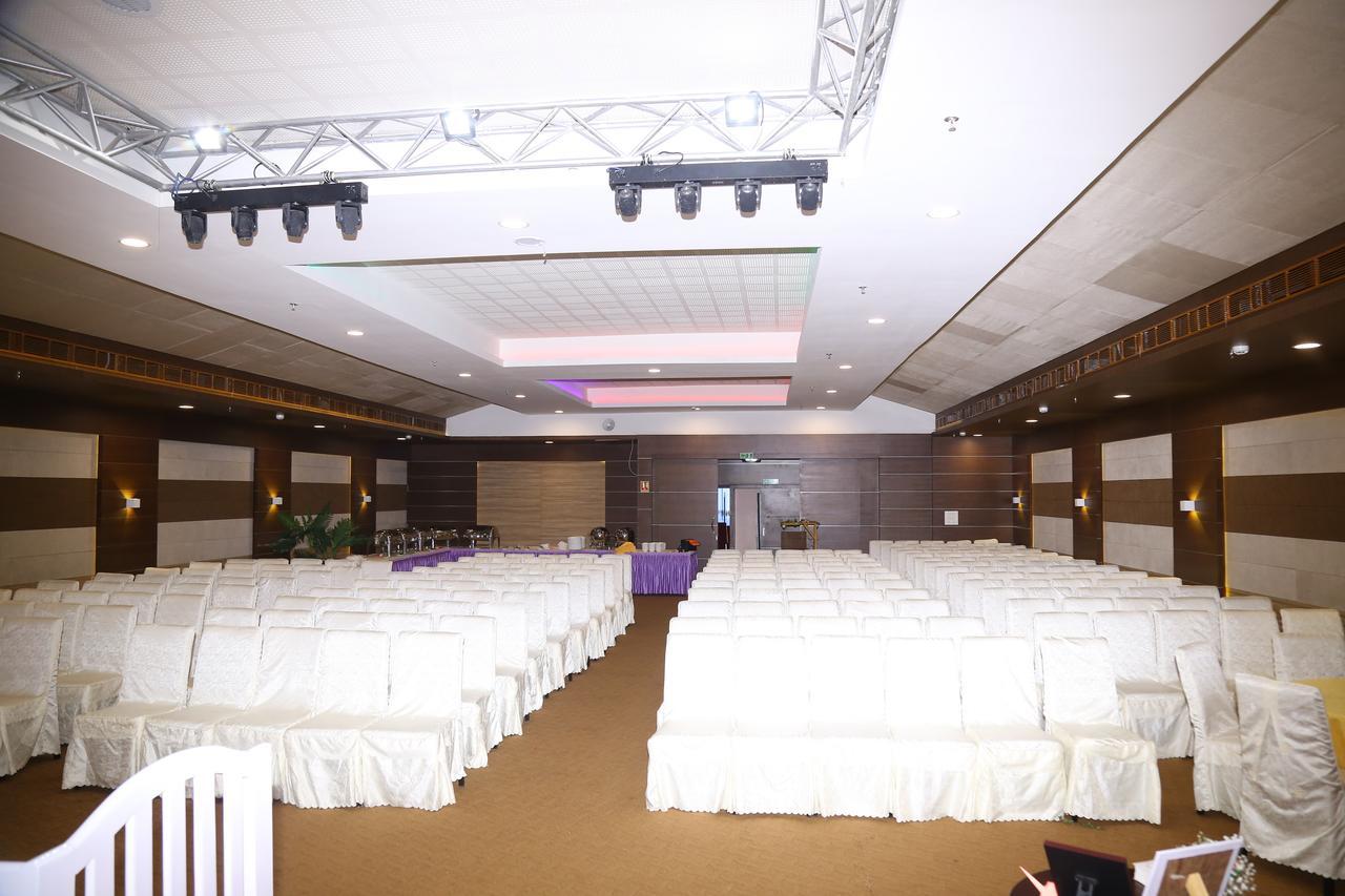 Kga Elite Continental Hotel Tiruvalla Bagian luar foto