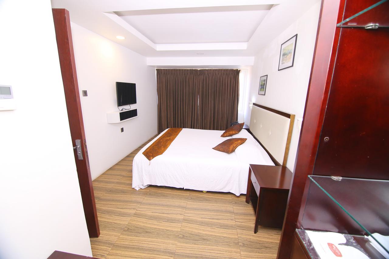 Kga Elite Continental Hotel Tiruvalla Bagian luar foto