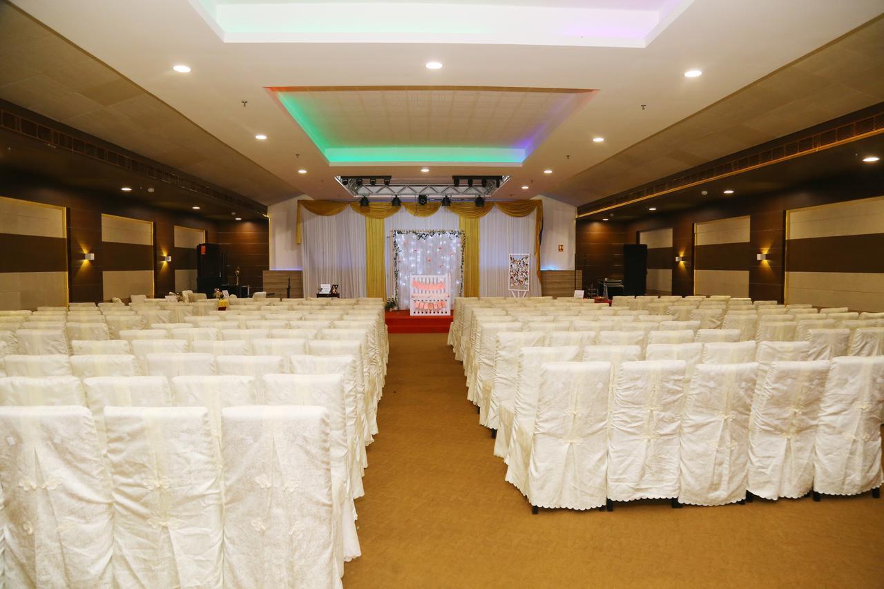 Kga Elite Continental Hotel Tiruvalla Bagian luar foto