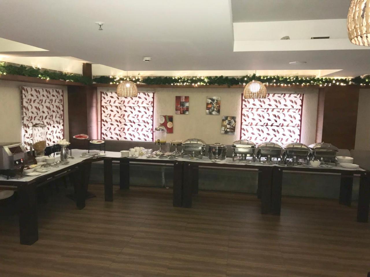 Kga Elite Continental Hotel Tiruvalla Bagian luar foto