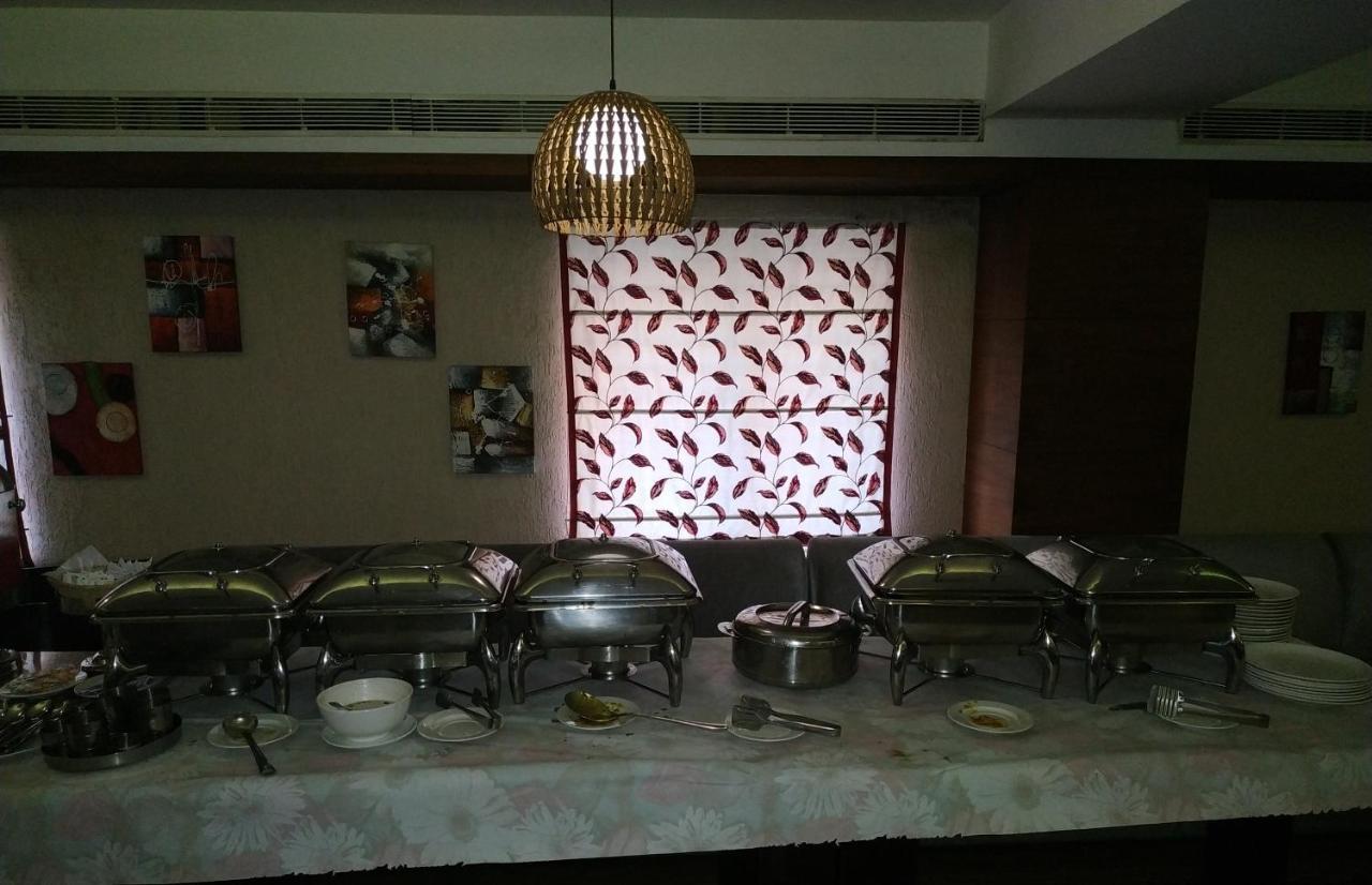 Kga Elite Continental Hotel Tiruvalla Bagian luar foto