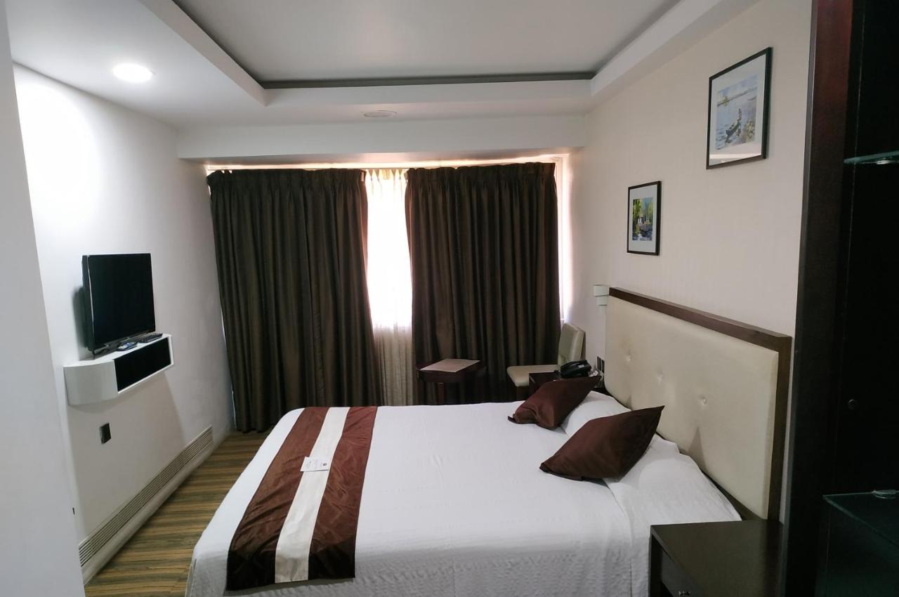 Kga Elite Continental Hotel Tiruvalla Bagian luar foto