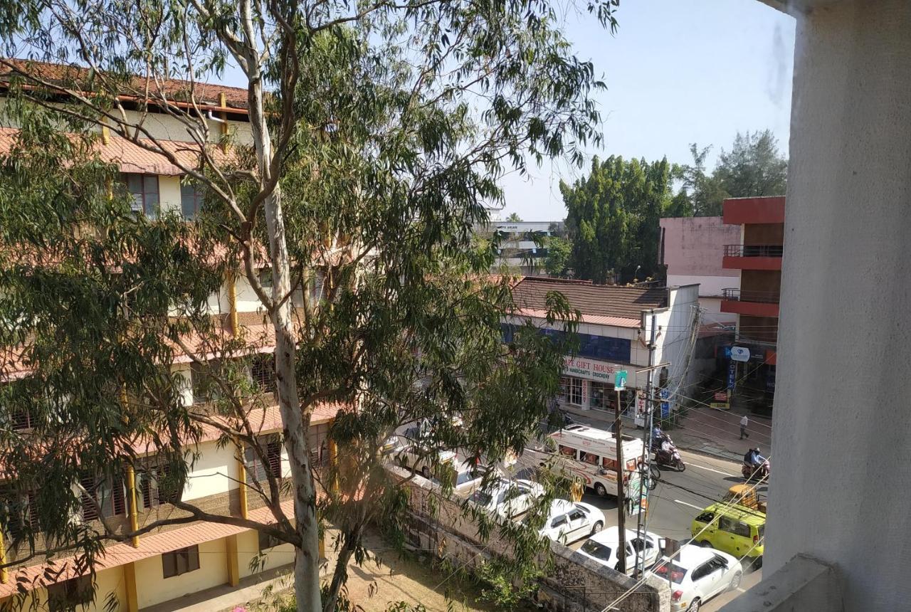 Kga Elite Continental Hotel Tiruvalla Bagian luar foto