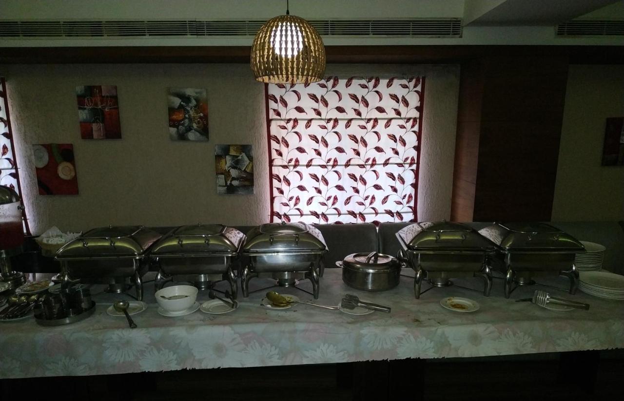 Kga Elite Continental Hotel Tiruvalla Bagian luar foto